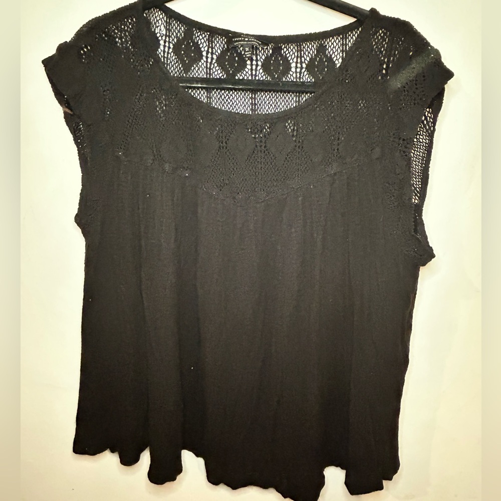 EUC Lucky Brand Black Sleeveless flowy geometric lace knit Blouse Top size 1x